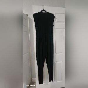 VENUS Classic Black Sleeveless Jumpsuit